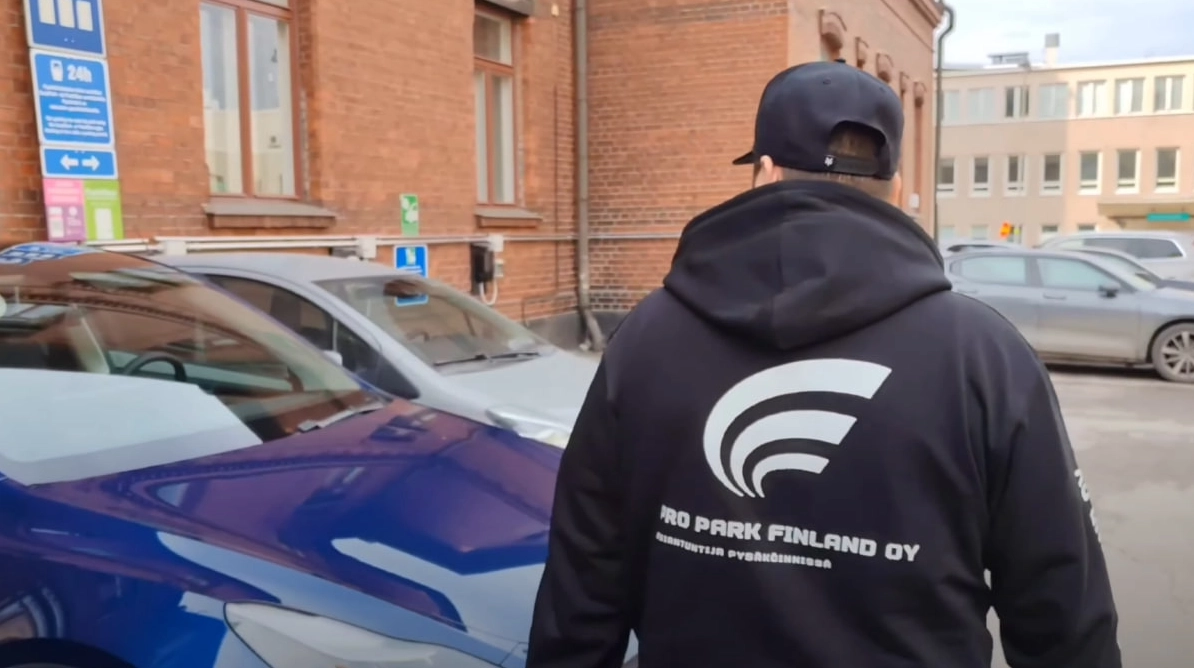 Ammattitaitoinen pysäköinninvalvoja