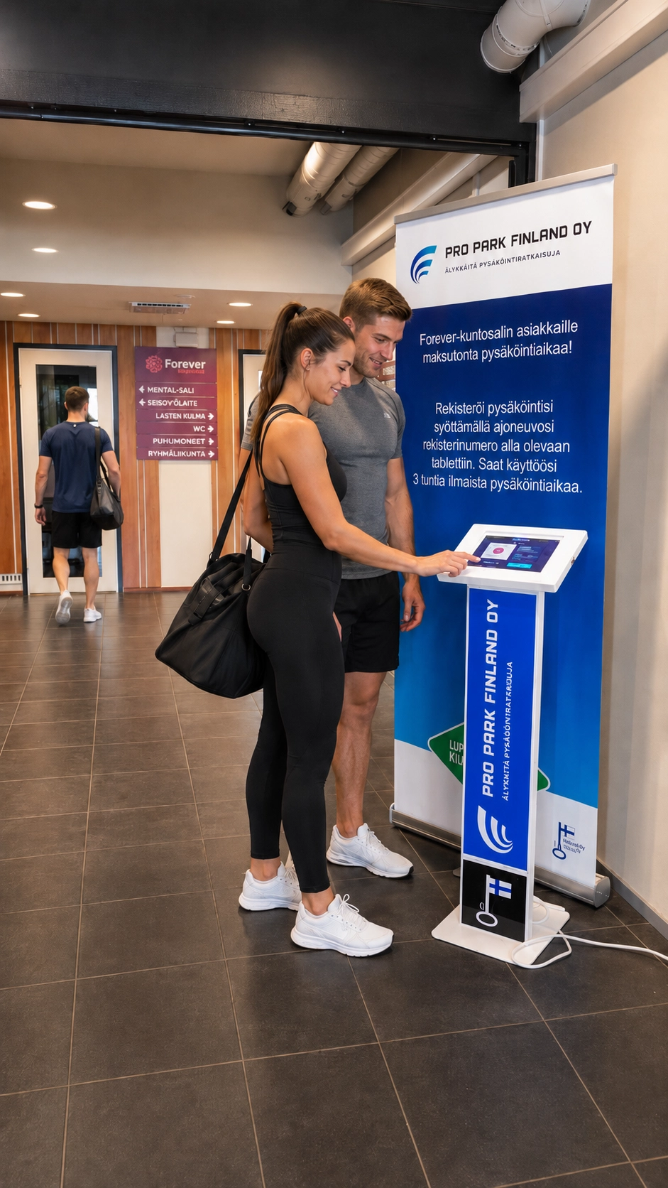 Kuntoilijat rekisteröimässä pysäköintiä tabletilla